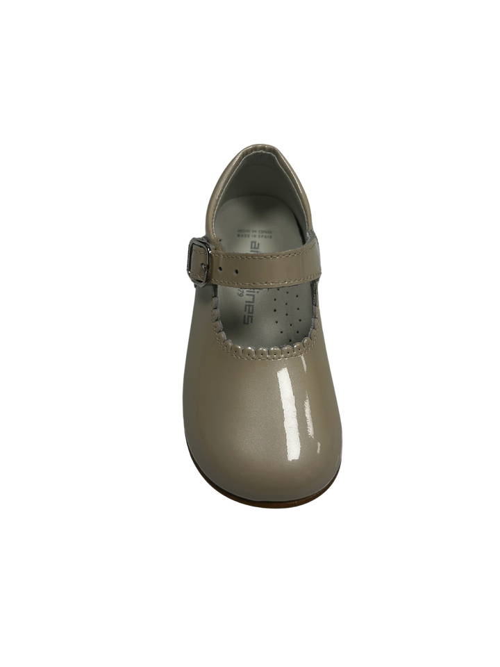 Andanines Girls Beige Pearlescent Patent Mary Janes With Scallop Edging