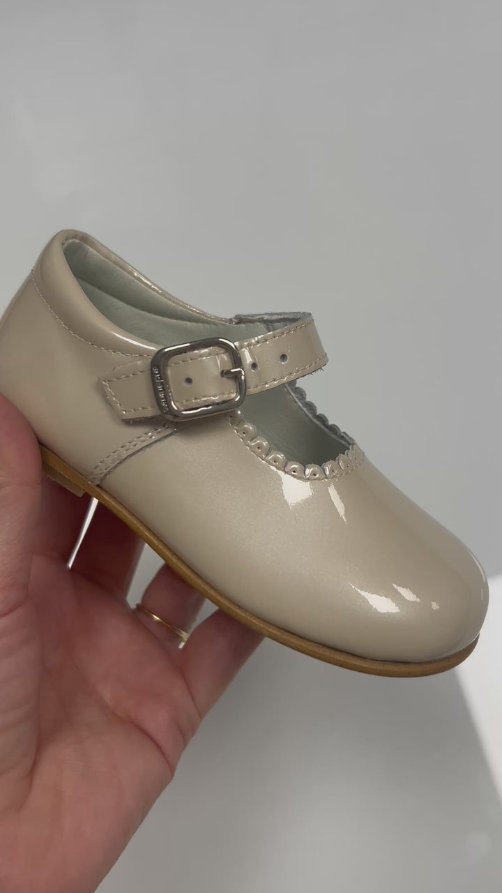 Andanines Girls Beige Pearlescent Patent Mary Janes With Scallop Edging