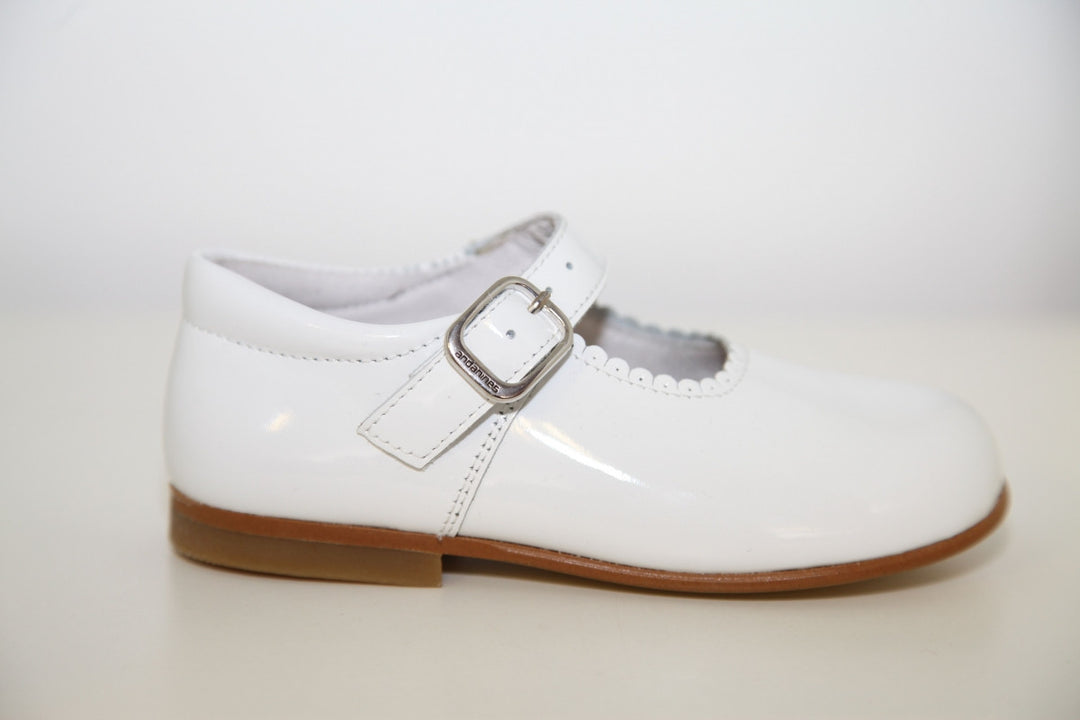 Andanines White Patent Mary Janes with Scalloped Edging - Liquorice Kids