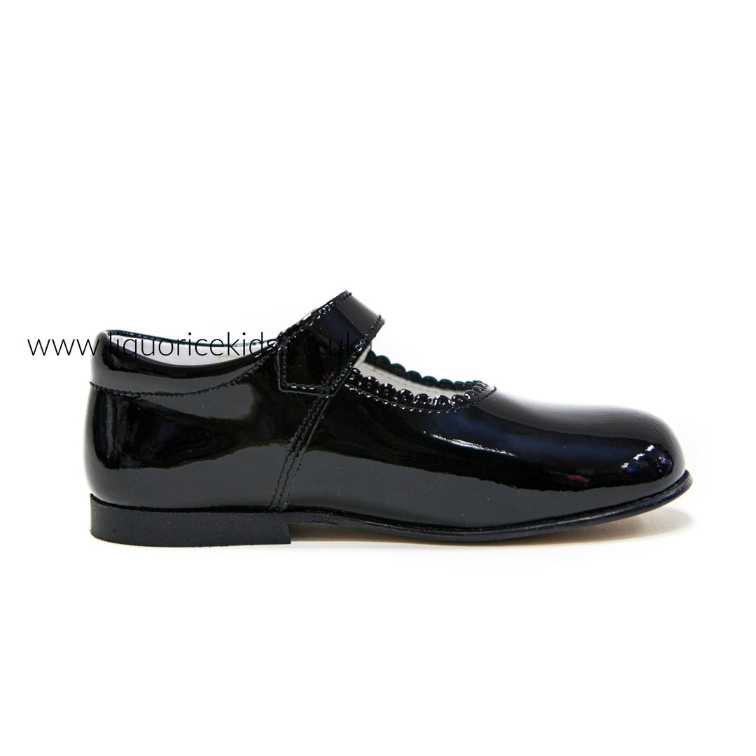 Andanines Girls Black Patent Mary Janes With Scallop Edging. - Liquorice Kids