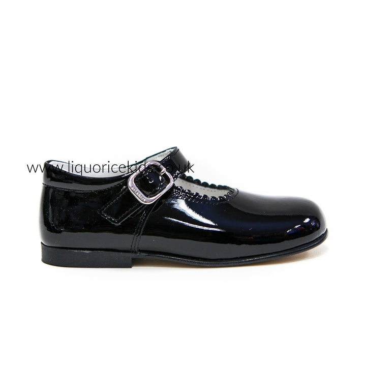 Andanines Girls Black Patent Mary Janes With Scallop Edging. - Liquorice Kids