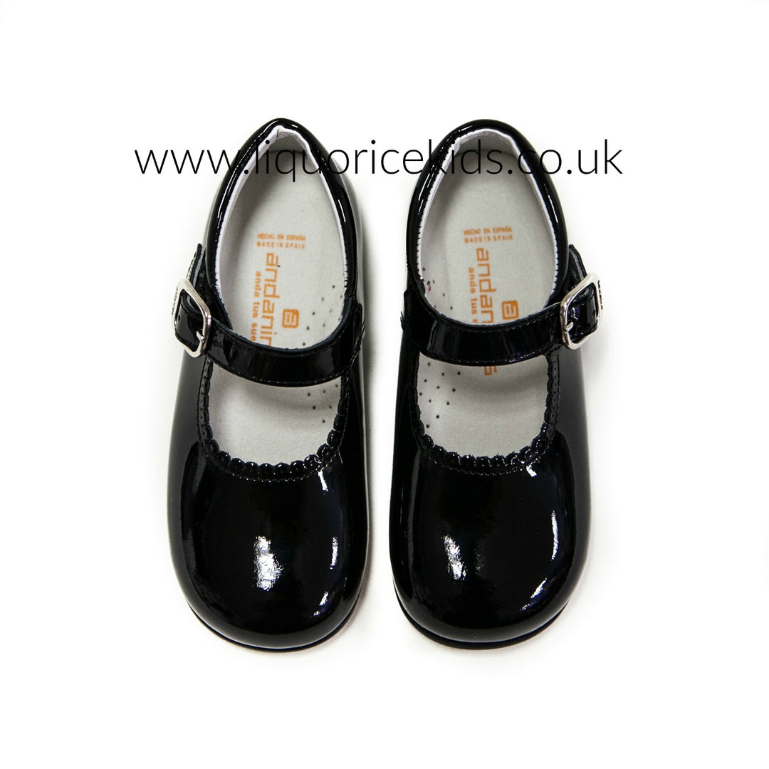 Andanines Girls Black Patent Mary Janes With Scallop Edging. - Liquorice Kids