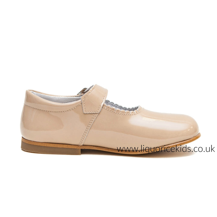 Andanines Girls Camel Patent Mary Janes With Scallop Edging. - Liquorice Kids