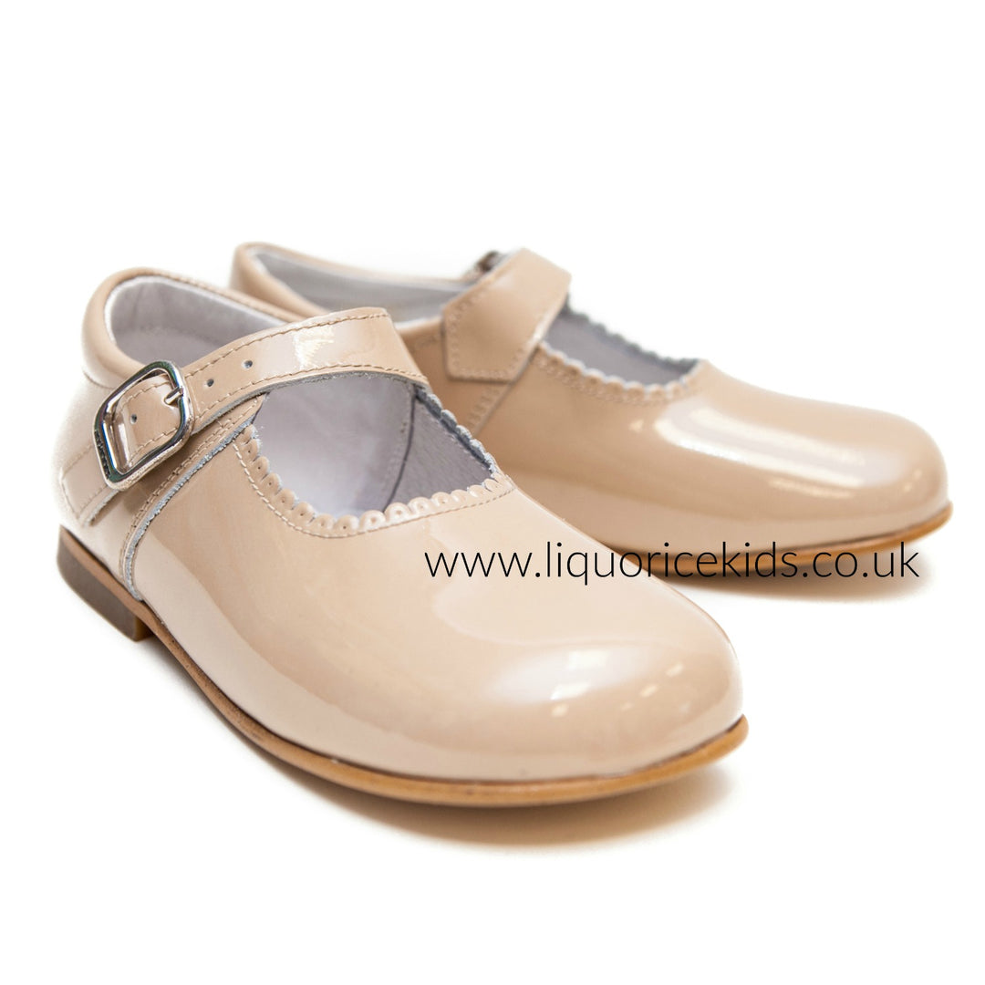 Andanines Girls Camel Patent Mary Janes With Scallop Edging. - Liquorice Kids